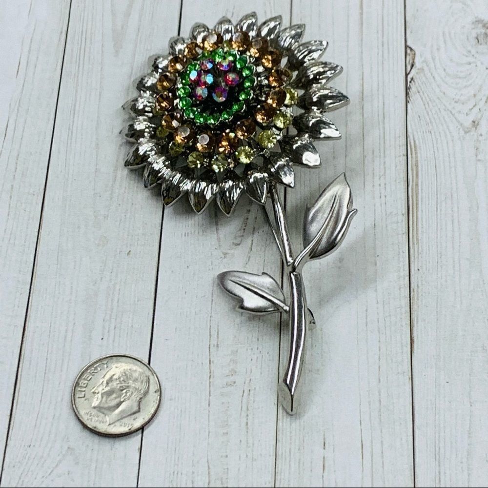 Crystal Flower Brooch‎